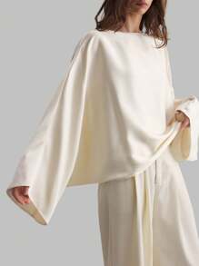 Ontre 2025新款女装系列，百搭实用。特色：船领长袖上衣，廓形独特，缎面面料，超大袖口，简约优雅的商务休闲装。此外，还有杏色船领长袖上衣，复古风的返校季风格，以及低调精致的都市通勤高品质商务休闲办公装。高端机场时尚。