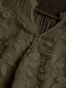 SHEIN LUNE 大码休闲纯色花卉刺绣缺口领衬衫 - 咖啡棕 - 查看 4