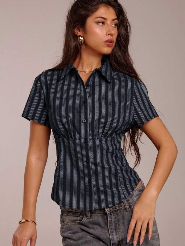 SHEIN Forever 21 春夏女士浪漫/舞会/正式/生日/90 年代/商务休闲女士/优雅/西部装/外出/时尚/休闲/Y2k/俱乐部/办公室/鸡尾酒会/复古/狂欢节/有趣/优雅/老钱/街头服饰/度假/乡村音乐会/工作/端庄/春假/单身女郎/音乐会/坏人/基本款/毕业 1960 年代短袖衬衫