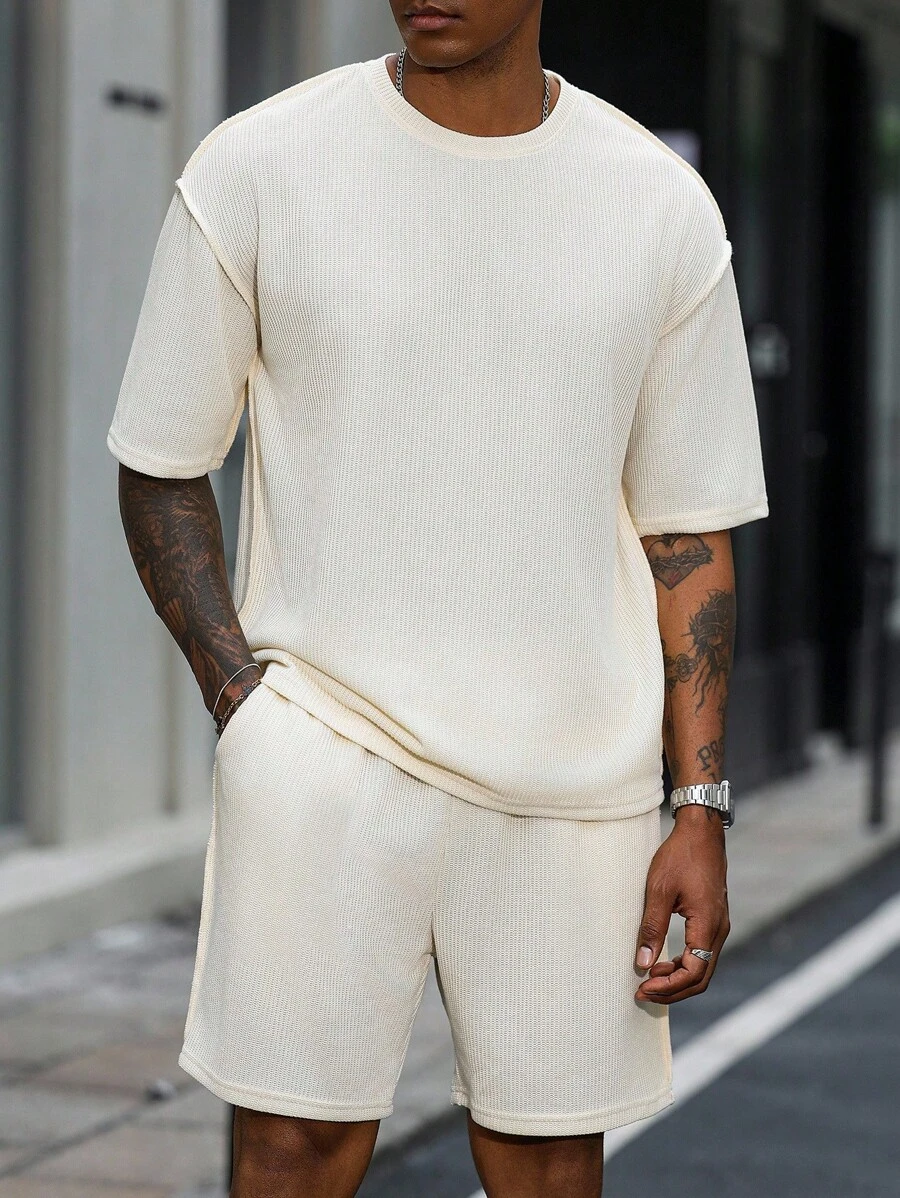 Manfinity Homme 2 件男士休闲纯色宽松短袖 T 恤和短裤套装 - 杏色 - 查看 1