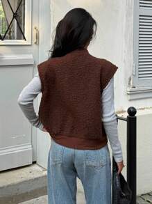 Siren Gaze 人造毛皮组合夹克，带钩针细节和前系带开合，休闲女式无袖背心夹克 - 棕色 - 查看 2