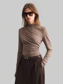 Ontre 2025 春季新款女士褶皱领长袖基础款T恤，不规则下摆褶皱长袖纯色翻领T恤，商务休闲办公低调复古高品质都市通勤高端机场时尚高级面料 - 咖啡棕 - 查看 2