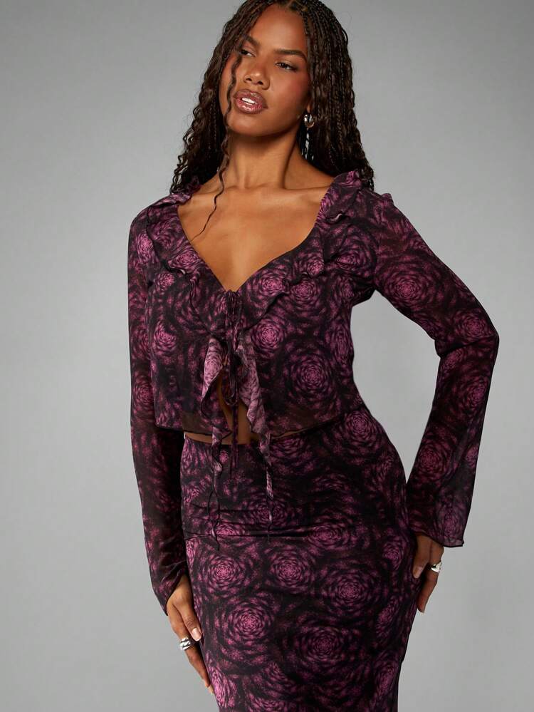 MISSGUIDED Top court à manches longues avec volants, imprimé floral rose. Style bohème pour soirée, club, festival. Avec fermeture à nœud devant. Mode automne
