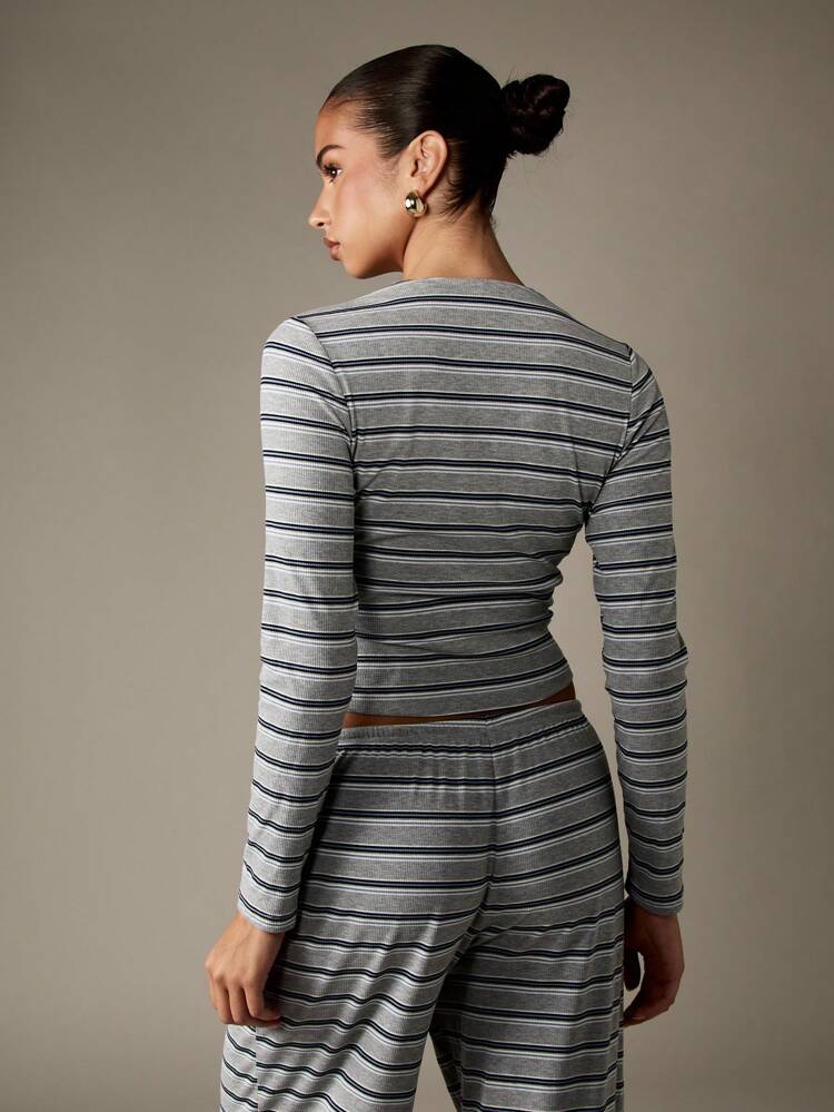 MISSGUIDED Ribbed Knit Button Front Crop Cardigan Striped Long Sleeve Form Fitting Retro Style Fall Winter Layering Piece Contemporary Fashion Top