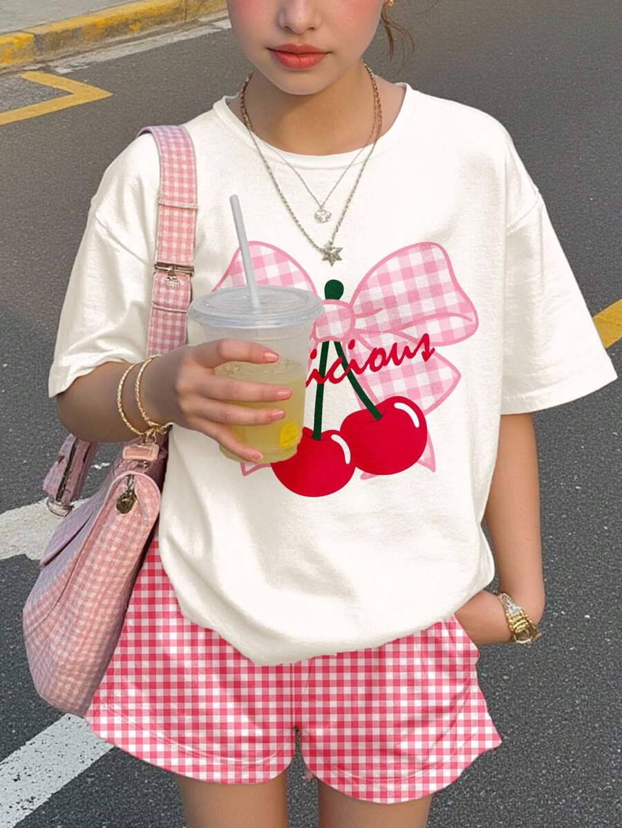 SHEIN 2 件套格子复古樱桃图案少女休闲简约圆领短袖 T 恤和短裤套装，适合春夏季 - 彩色 - 查看 1