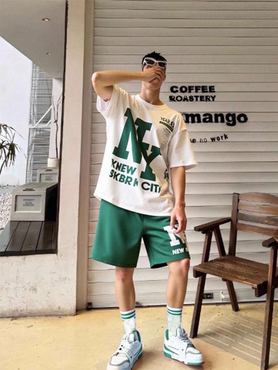 SHEIN 青少年男童休闲宽松舒适百搭印花短袖上衣和短裤套装 - 墨綠色 - 查看 1