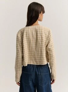 Nöista 这款奶油色格纹粗花呢短款外套，为您的衣橱增添一抹优雅！圆领设计，闪亮的纽扣点缀，修身剪裁，尽显时尚格调，是提升秋冬女装造型的完美之选。搭配牛仔裤，打造休闲优雅造型；叠穿其他单品，则可展现精致的巴黎风情。无论是办公室、早午餐，还是任何您想要展现轻松优雅气质的场合，它都是您的理想之选！ - 杏色 - 查看 2