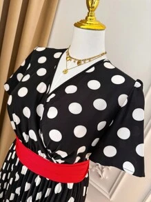 SHEIN Unity 大码女式短袖 V 领波尔卡圆点印花褶皱撞色连衣裙，适合夏季、返校、毕业典礼、节日、情人节、音乐节、母亲节、万圣节、感恩节、复活节、国庆节、舞会、约会、派对、婚礼、户外旅行
