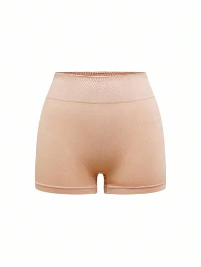 شورت بحمالات قص مجوف