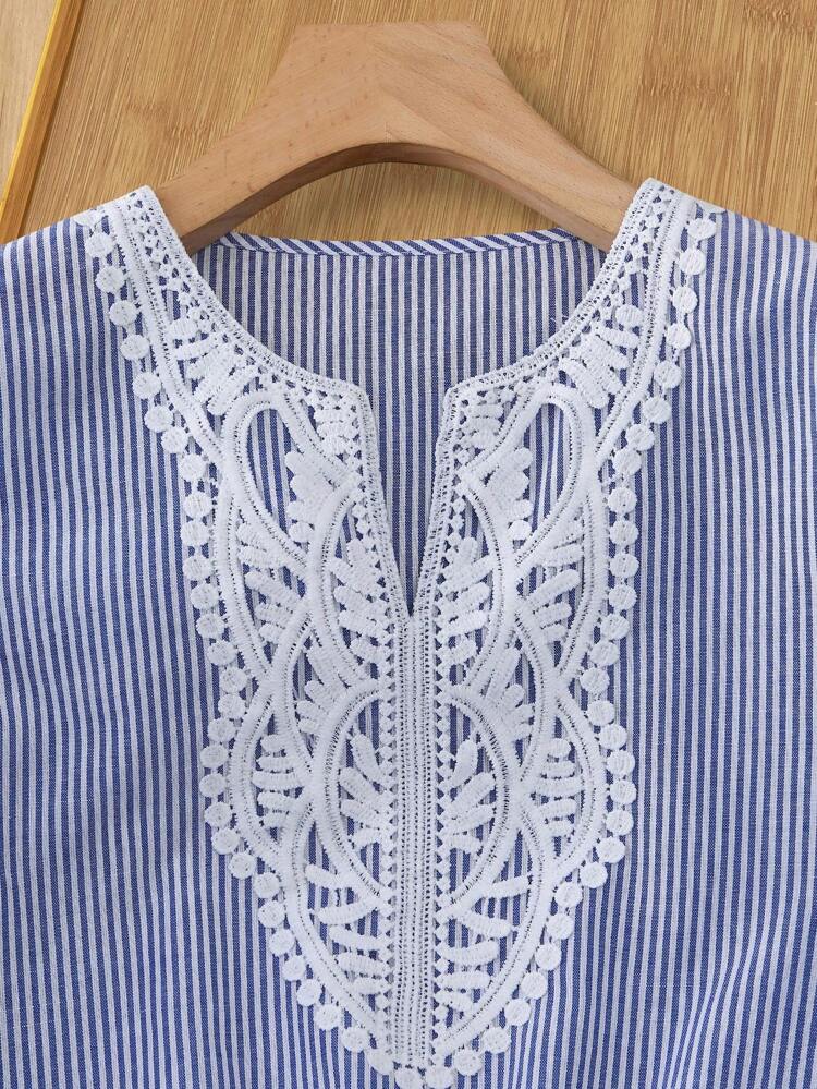 Blusa casual suelta con cuello en V de encaje de contraste, blusa superior a rayas azul y blanca con adorno de ganchillo, blusa de algodón, blusa túnica, ropa de mujer para otoño, ropa escolar, ropa casual de negocios, camisa a rayas para mujer, ropa de mujer, estilo Fairycore, para trabajo/oficina