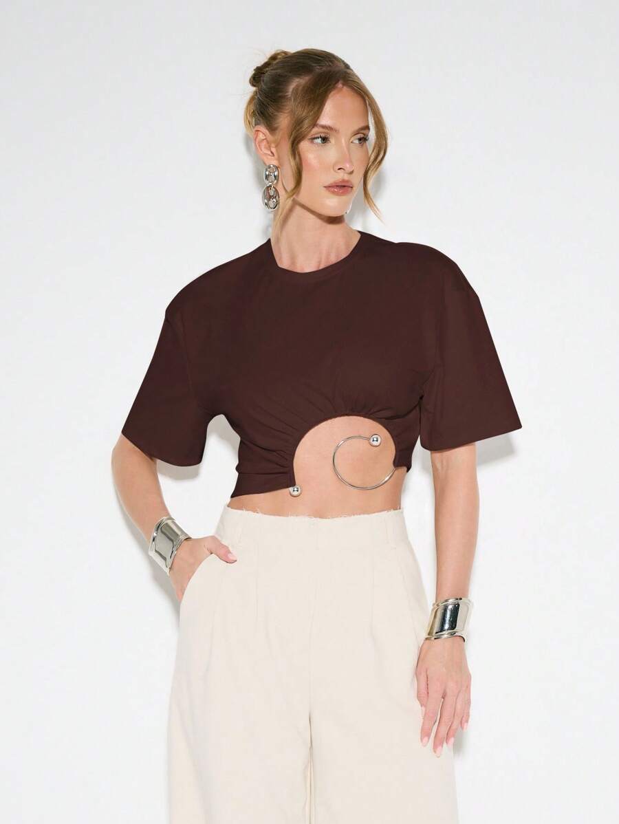 KIZN 镂空短款 T 恤金属环细节超大袖夏季个性上衣节日时尚美学腰部镂空休闲现代设计 - 咖啡棕 - 查看 1