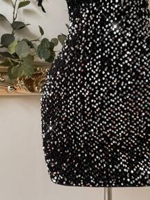 SHEIN Belle 优雅华丽的经典黑色弹力天鹅绒亮片面料，露肩羽毛缝线装饰胸部和袖子，带鱼骨，适合派对和舞会的臀部覆盖连衣裙返校季节（衣领为火鸡羽毛）女士鸡尾酒会礼服，舞会半正式礼服，适合生日、婚礼嘉宾、毕业典礼、晚宴、返校节