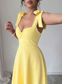 Selianne 无袖系带蝴蝶结装饰腰部A字型优雅浪漫女士连衣裙 - 奶油色 - 查看 3