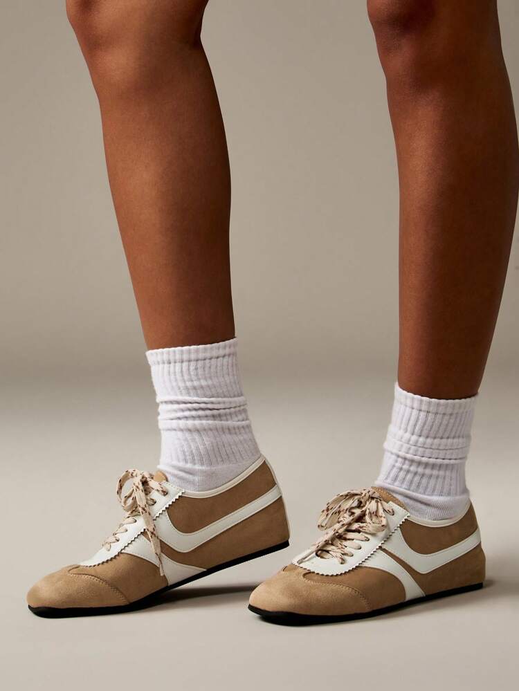 MISSGUIDED Classic Two Tone Oxford Flats Vintage Inspired Lace Up Ballet Walking Comfort Shoes With Chunky Sole And Scalloped Details Casual Everyday Footwear