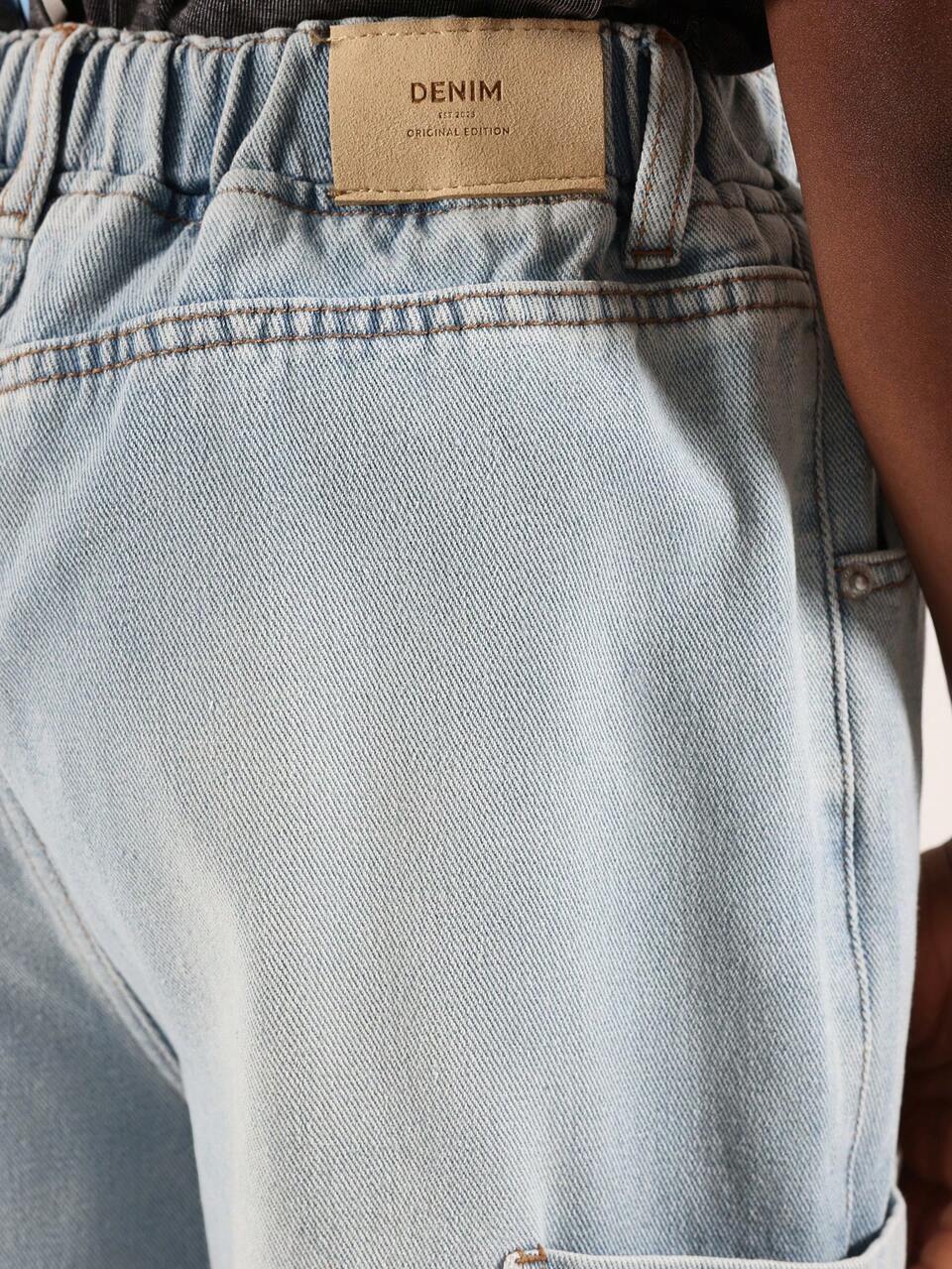 Wide Leg Denim Pants With Oversized Pockets