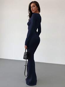 Aloruh 秋冬新款性感深V交叉肩带装饰长袖修身超长毛衣裙 - 藏蓝色 - 查看 2