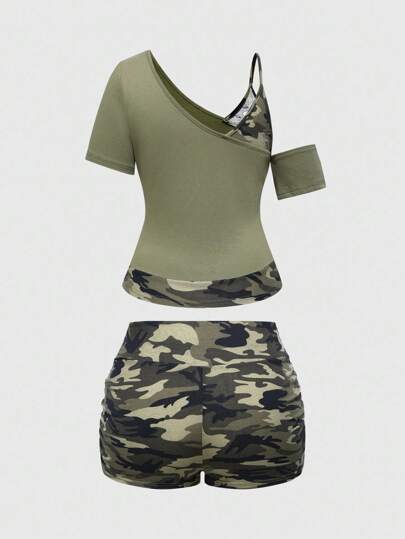 Grunge Punk Conjunto de mujer con estampado de camuflaje, parches, hombro asimétrico y estampado de ojos y letras, en estilo retro grunge Y2K