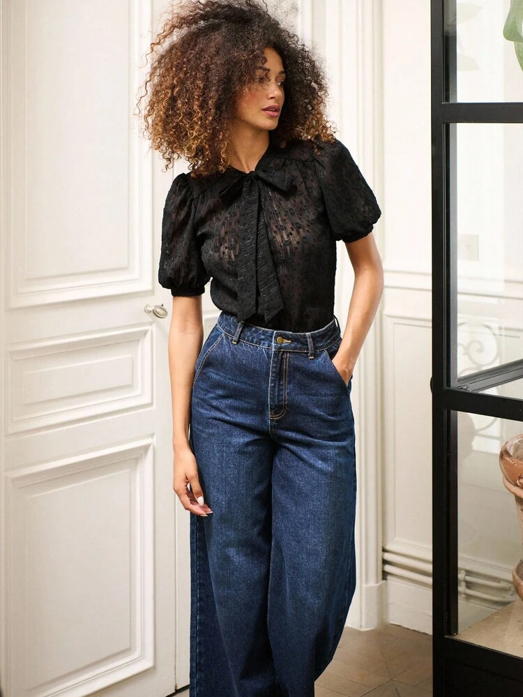 Schwarze Chiffon Polka Dot Jacquard Bluse mit Puffärmeln und Krawattendetail am Kragen, Lehrerin Top, Business Lässig Top für Frühling und Sommer