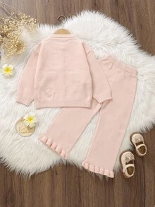 SHEIN Vintaside Kids 休闲可爱的粉色连衣裙，饰有兔子图案和蝴蝶结。两件套包括针织开衫和针织阔腿裤。柔软舒适，适合日常、户外活动、旅行、度假、居家、幼儿园等场合。也可作为开学服、派对服、秋冬季百搭服装、春冬季服装、节日女童装。 - 粉色 - 查看 4