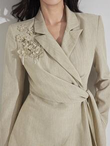 Heiryn 女士3D花卉装饰翻领长袖西装外套长袖西装外套立体花卉下摆不对称韩版风格秋季女装 - 綠色 - 查看 2