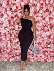 SHEIN SXY 大码女式情人节黑色网眼撞色紧身单肩连衣裙，适合日常穿着、约会之夜、生日、单身派对装、派对、舞会、情侣约会、优雅、休闲、购物、街头穿着、户外、性感、易于搭配且看起来苗条，凸显您的身材，修饰您的身材 - 中紫紅色 - 查看 1