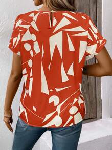 Chiquease Shoulder-Connected Sleeve Geometric Print Round-Neck Shirt. The Unique Shoulder-Connected Sleeve Design Is Smooth And Natural, Outlining Elegant Shoulder Lines. The Distinctive Geometric Print Pattern Is Avant-Garde And Eye-Catching. The Classic Round Neck Is Versatile And Suits Everyone. The Overall Version Is Simple And Elegant, Easily Suitable For Commuting And Daily Wear, Fully Showing A Sense Of Fashion Taste.