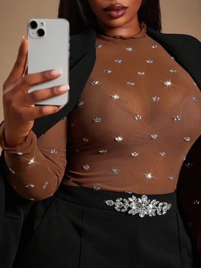 Radiana 大码女装秋冬春夏优雅华丽性感基础款手工水钻装饰网纱透视紧身裤上衣，薄纱水钻上衣，棕色水钻上衣，闪亮上衣，适合秋冬、宴会、盛宴、晚宴、舞会、都市、性感、优雅、正式场合、端庄、时尚、假日、约会之夜、聚会、生日、单身派对、鸡尾酒会、老钱风格。