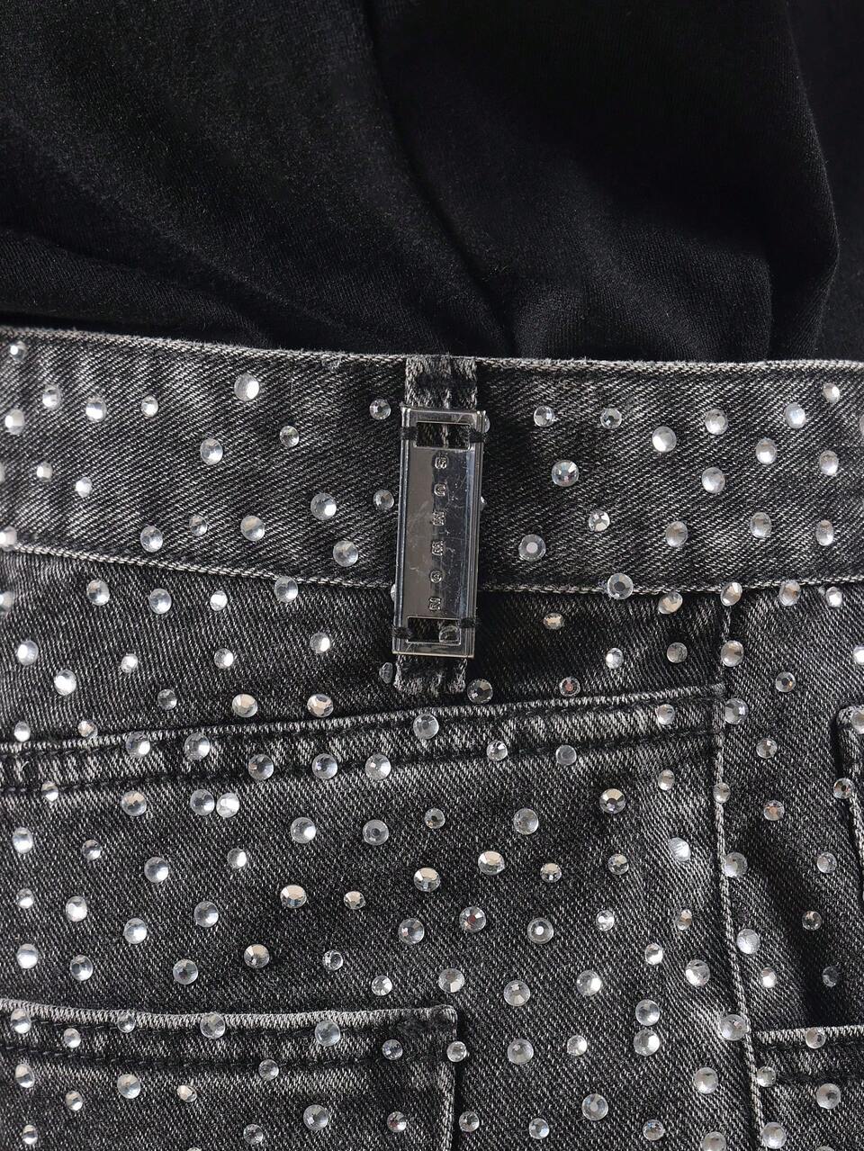 Jeans mit weitem Bein und Kristallverzierungen