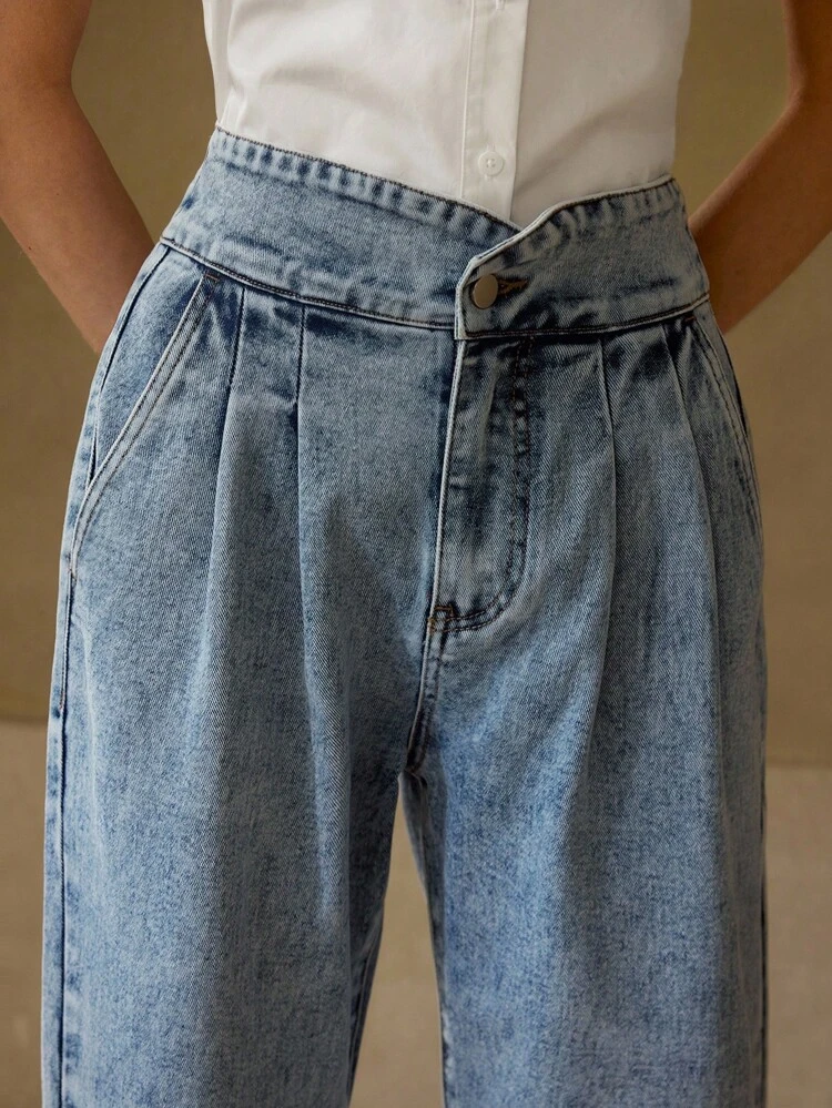 HIGH WAIST FOLD PLEATED SLANT POCKET TAPERED JEANS