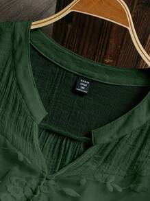 SHEIN LUNE Kemeja Wanita Ukuran Besar Kasual Warna Polos Bordir Bunga Kerah Berlekuk Pakaian Musim Gugur - Dark Green - View 3