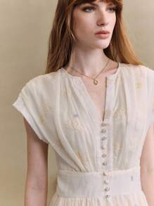 Arave 女式雪纺褶饰刺绣V领修身连衣裙