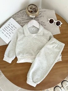 SHEIN 2 件套男婴幼儿新生儿 0-3 岁休闲燕麦色 Polo 领运动衫 + 裤子套装，适合日常穿着和外出，秋冬季 - 卡其色 - 查看 5