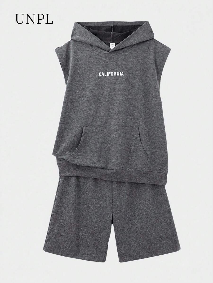 SHEIN 两件套青少年男童休闲百搭连帽衫上衣和短裤套装，时尚做旧设计，宽松简约风格，适合春夏、学校、校园、大学穿着。