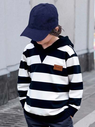 SHEIN 1 件年轻男孩休闲韩版条纹圆领运动衫，适合图案 T 恤、儿童衬衫、可爱 T 恤、男孩衬衫、T 恤、日常穿着、学校、旅行、运动、春季、夏季、秋季、冬季、返校季节