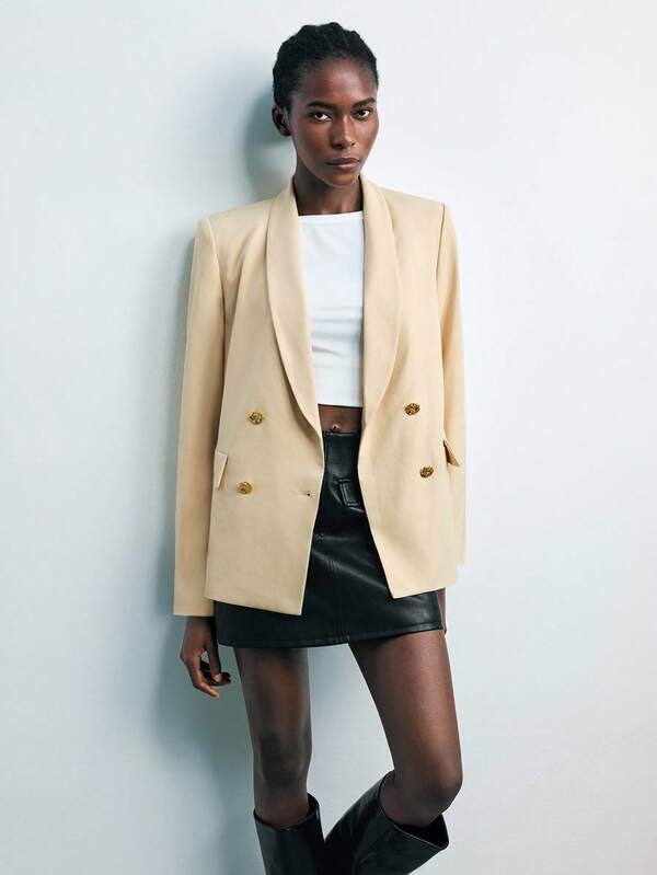 Maija Blazer da donna, versatile per tutte le stagioni, essenziale per la moda urbana moderna. Caratteristiche: colletto a revers, bottoni in metallo a forma di rosa, adatto per il business, il casual, l'abbigliamento da ufficio