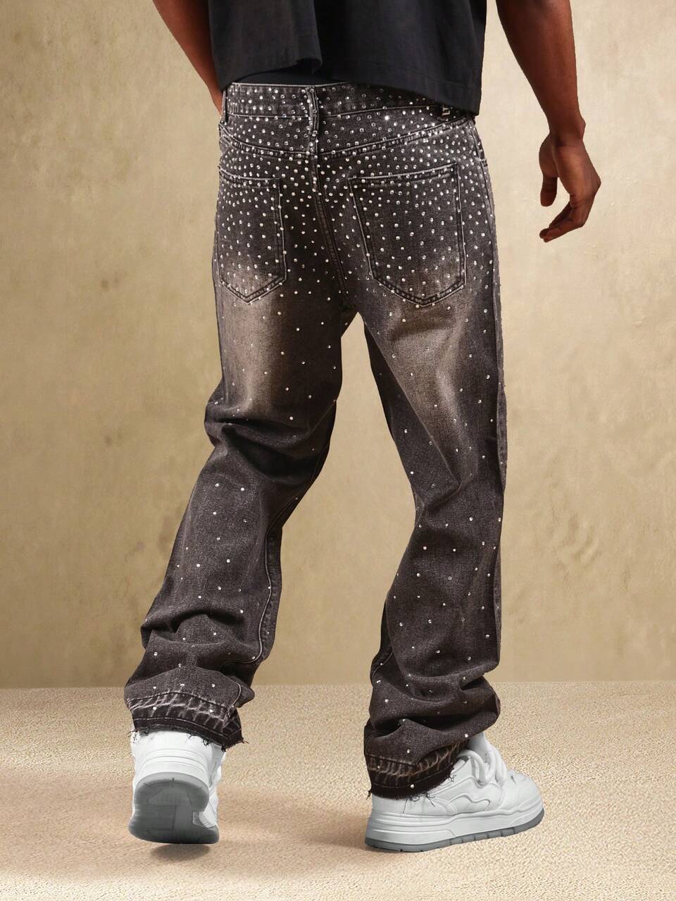 Jeans mit weitem Bein und Kristallverzierungen