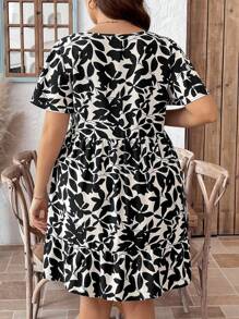 SHEIN LUNE 大码夏季休闲全身印花圆领荷叶边下摆连衣裙毕业礼服 - 黑色 - 查看 2