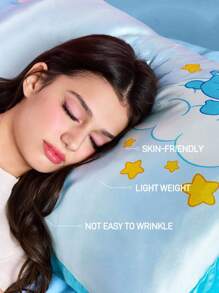 SHEIN X Care Bears Set de 2 fundas de almohada con estampado de osos azules lindos, en dos colores, de tela de microfibra suave y fresca - Celeste - Ver 2