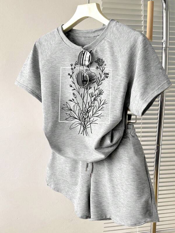 Women's Regular Shoulder Floral Print Loose T-Shirt And Shorts Set