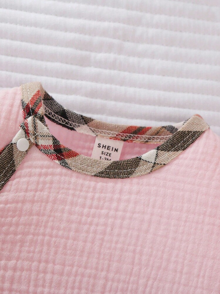 4pcs Newborn Long Sleeve Romper, Footie, Hat, Bib & Swaddle Blanket Set, Soft & Comfortable Knit Layette - Baby Pink - View 3