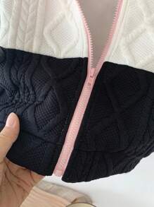 SHEIN Babygirl Fashion Design Cute Color Matching Girl Heart Pattern Textured Fabric Hooded Jacket, Comfortable And Soft Fabric Cares For Baby's Skin, Warm And Practical, Suitable For Autumn And Winter, Is The First Choice For Mothers Shopping, Versatile - Multicolor - View 7