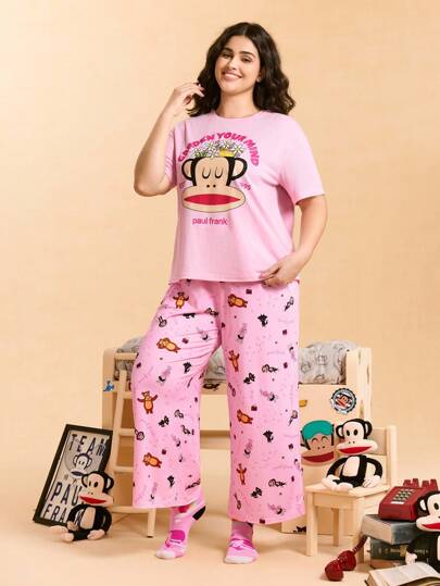 Paul Frank X SHEIN Conjunto de pijama de talla grande con parte superior de manga corta y cuello redondo con estampado de dibujos animados y pantalón largo