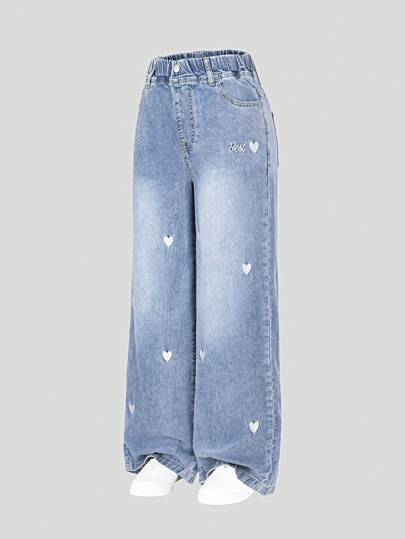 SHEIN Elladie kids Denimly 新款春夏女款宽松浅蓝色牛仔阔腿裤，柔软的牛仔面料如云朵般包裹，心形刺绣细节，松紧腰身设计穿着舒适，适合校园、街头、约会、户外活动和日常穿着