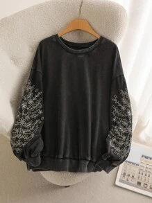 SHEIN CURVE+ 大尺碼女款休閒長袖刺繡雪花水洗圓領寬鬆套頭運動衫 秋冬款 - 黑色 - 查看 5