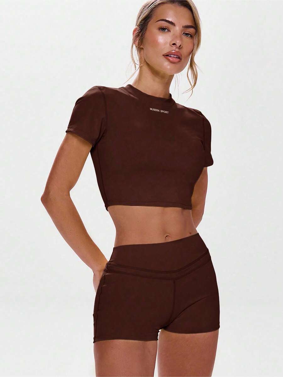 Musera Sport 圆领短袖修身上衣，适合运动、健身、健身房、板式网球、网球、匹克球、瑜伽、普拉提等运动，日常休闲夏季穿着 - 棕色 - 查看 1