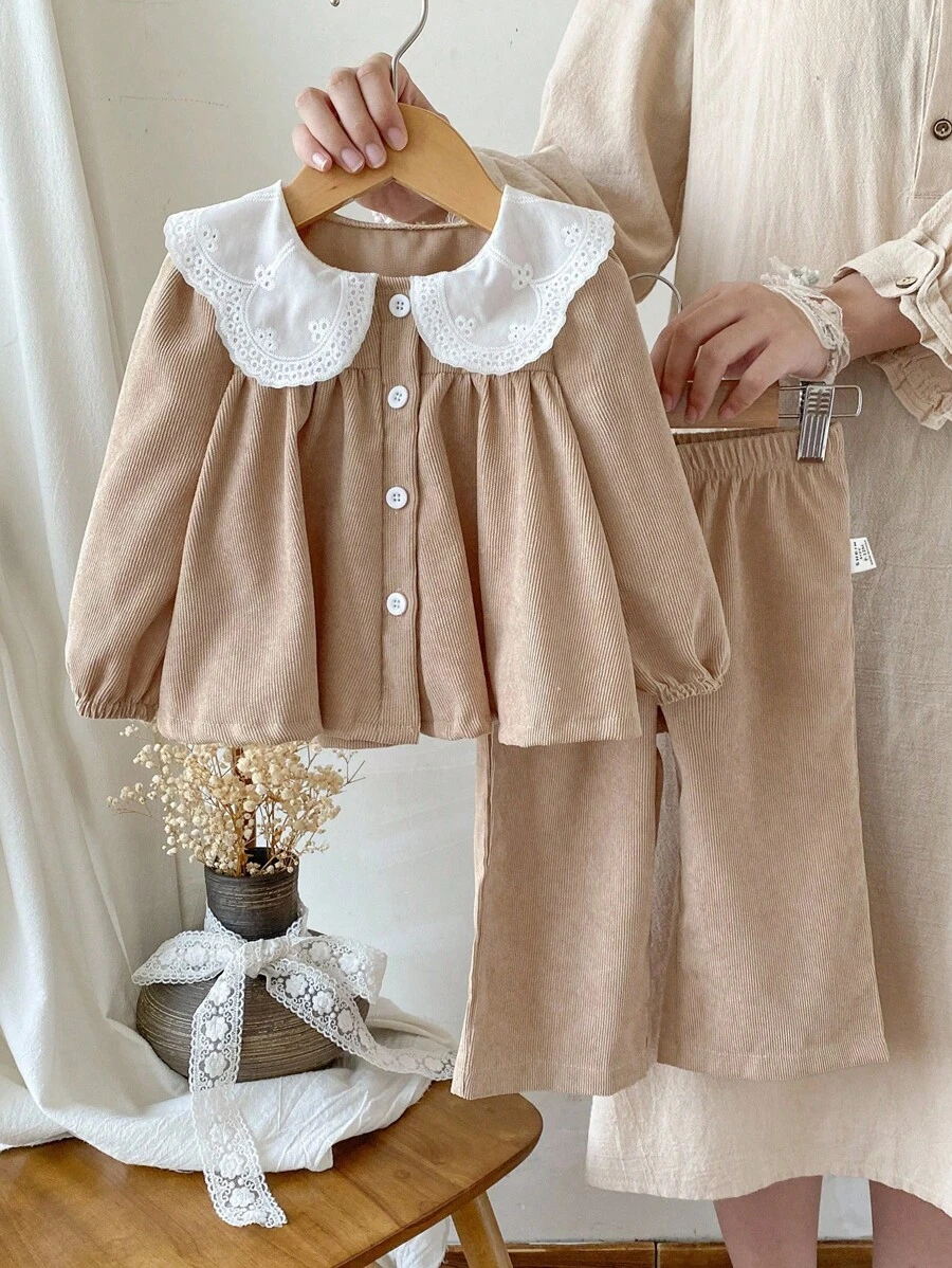 SHEIN Conjunto de 2 peças para bebês meninas, bebês recém-nascidos de 0 a 3 anos, casual, diário, estilo campestre, camisa de malha com gola Peter Pan e veludo cotelê cáqui, outono/inverno