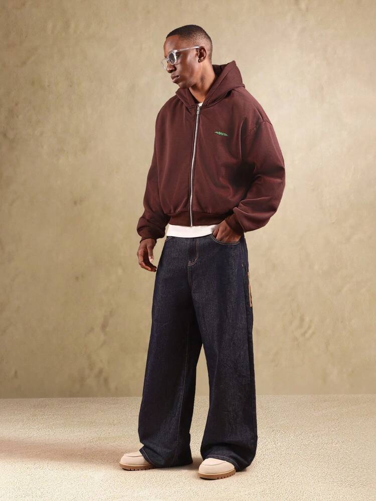 Skrócona bluza z kapturem zapinana na suwak i ściągaczem u dołu