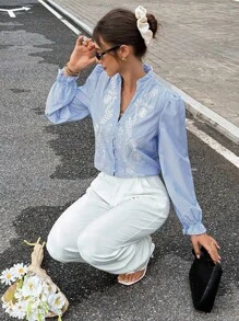 SHEIN Frenchy 女式植物刺绣条纹荷叶边V领长袖衬衫