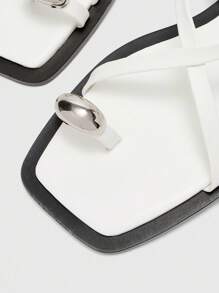 CUCCOO BIZCHIC 女士舒适休闲平底凉鞋，带金属扣带的尖头设计，方头休闲凉鞋 - 白色 - 查看 7