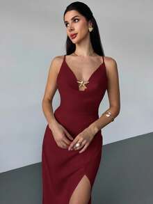 Firerie 女士优雅约会、度假、婚礼季节细肩带垂坠领口金属装饰交叉露背褶皱杏色纯色长裙 - 酒紅色 - 查看 5
